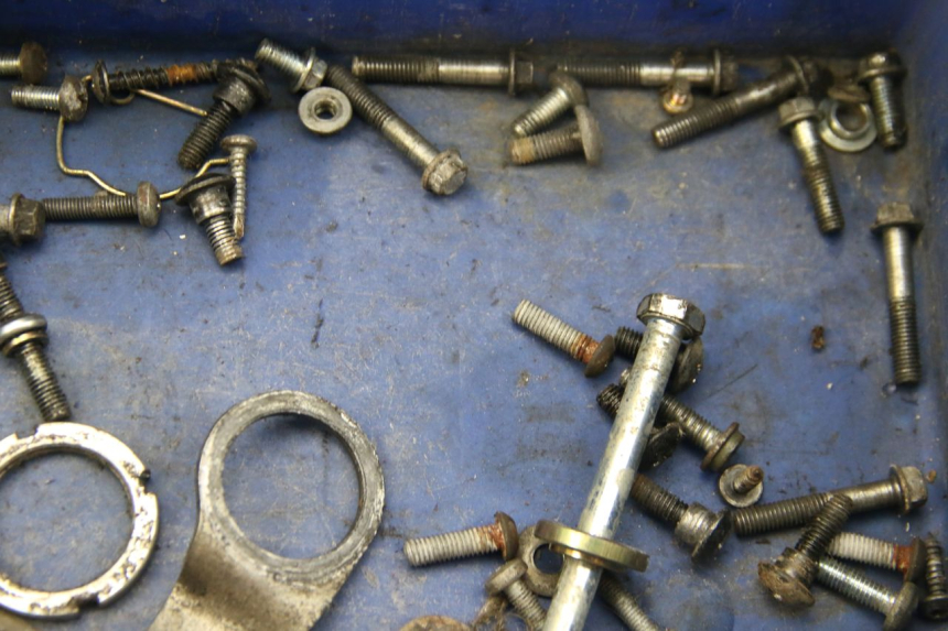 photo de TORBA ZESTAW ŚRUB I WKRĘTÓW PIAGGIO ZIP 2T 50 (2009 - 2019) - Inny kąt widzenia