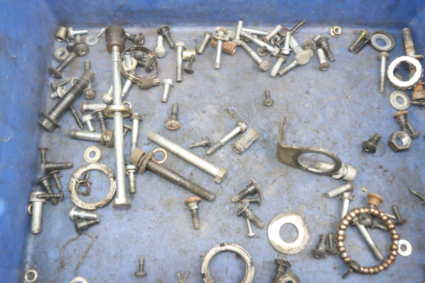 photo de TORBA ZESTAW ŚRUB I WKRĘTÓW PIAGGIO ZIP 2T 50 (2009 - 2019) - Szczegół części