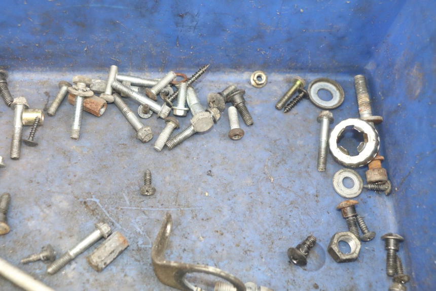 photo de TORBA ZESTAW ŚRUB I WKRĘTÓW PIAGGIO ZIP 2T 50 (2009 - 2019) - Inny kąt widzenia