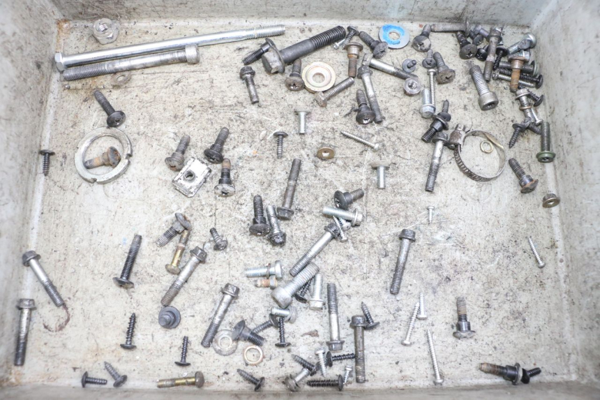 photo de TORBA ZESTAW ŚRUB I WKRĘTÓW PIAGGIO ZIP 2T 50 (2009 - 2019) - Widok główny