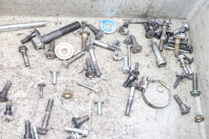 photo de TORBA ZESTAW ŚRUB I WKRĘTÓW PIAGGIO ZIP 2T 50 (2009 - 2019) - Zoom stanu zużycia