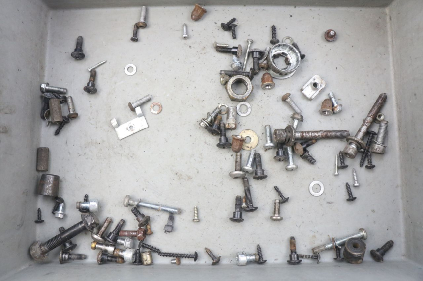 photo de TORBA ZESTAW ŚRUB I WKRĘTÓW PIAGGIO ZIP 4T 50 (2006 - 2017) - Widok główny