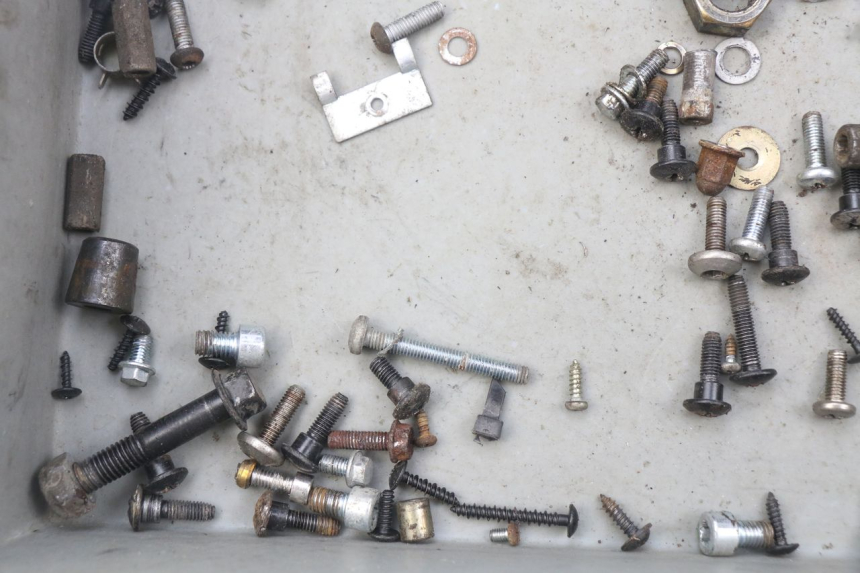 photo de TORBA ZESTAW ŚRUB I WKRĘTÓW PIAGGIO ZIP 4T 50 (2006 - 2017) - Szczegół części