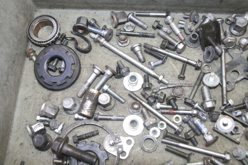 photo de WOREK ŚRUB I WKRĘTÓW KAWASAKI ZR 7 750 (1999 - 2004) - Szczegół części