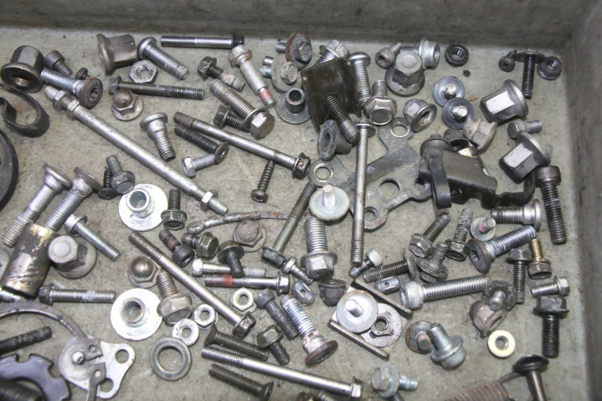 photo de WOREK ŚRUB I WKRĘTÓW KAWASAKI ZR 7 750 (1999 - 2004) - Zoom stanu zużycia