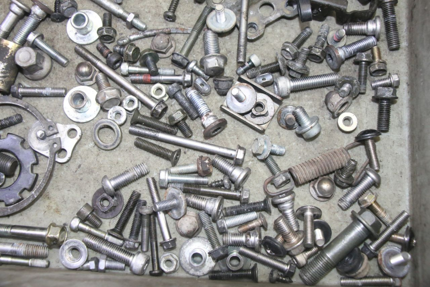 photo de WOREK ŚRUB I WKRĘTÓW KAWASAKI ZR 7 750 (1999 - 2004) - Zbliżenie techniczne