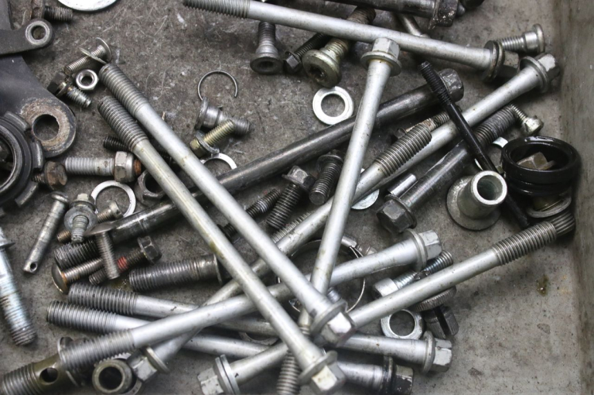 photo de WOREK ŚRUB I WKRĘTÓW KAWASAKI ZX-6R ZX6R 600 (1995 - 1997) - Zoom stanu zużycia