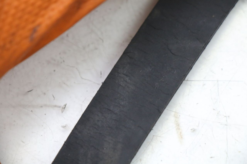 photo de PASEK AKUMULATORA SUZUKI GS GSE 500 (2001 - 2003) - Zoom stanu zużycia