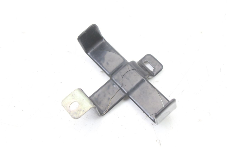 photo de PASEK AKUMULATORA HONDA SCV LEAD 100 (2003 - 2007) - Zbliżenie techniczne