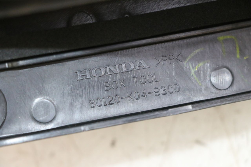 photo de PASEK DO ZESTAWU NARZĘDZIOWEGO HONDA FORZA ABS 300 (2013 - 2017) - Szczegół części