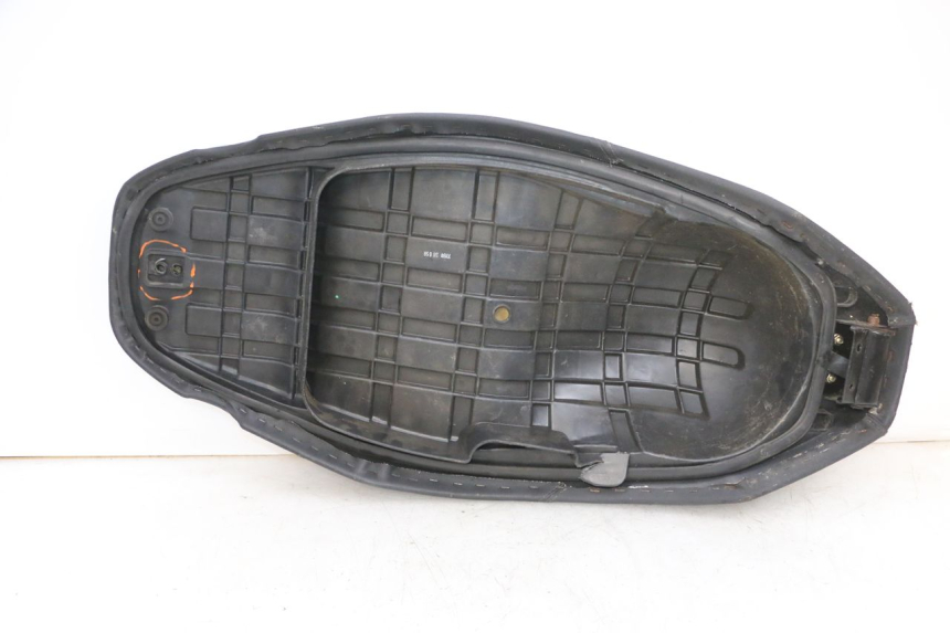 photo de SIEDZENIE KYMCO AGILITY 16+ 4T 50 (2018 - 2023) - Struktura - zbliżenie