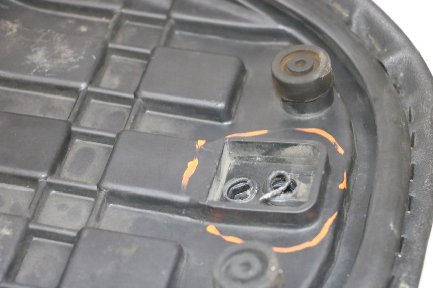 photo de SIEDZENIE KYMCO AGILITY 16+ 4T 50 (2018 - 2023) - Zbliżenie techniczne