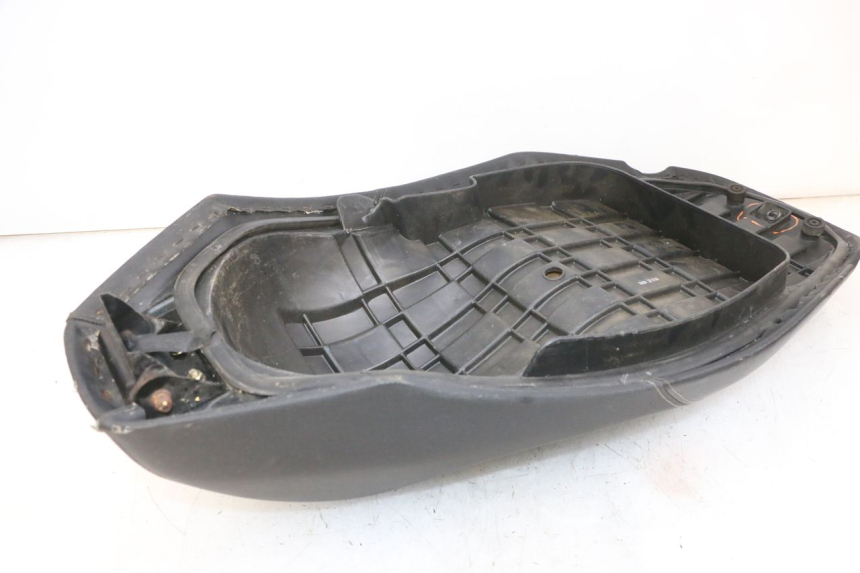 photo de SIEDZENIE KYMCO AGILITY 16+ 4T 50 (2018 - 2023) - Punkty mocowania