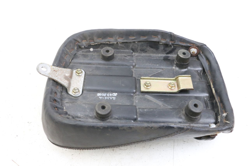 photo de TYŁ SIEDZENIA HYOSUNG GV AQUILA 125 (2000 - 2009) - Inny kąt widzenia