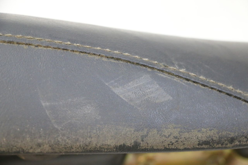 photo de TYŁ SIEDZENIA HYOSUNG GV AQUILA 125 (2000 - 2009) - Szczegół części