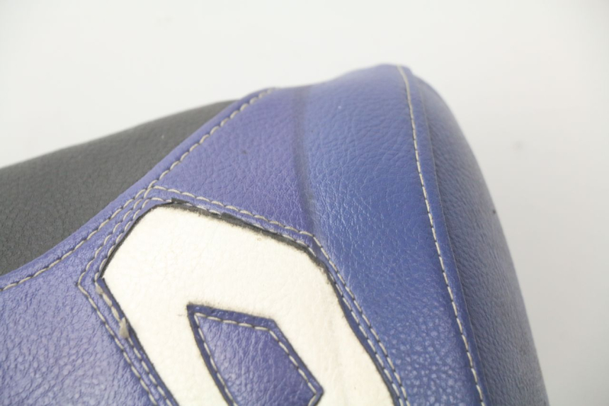 photo de TYŁ SIEDZENIA HONDA CBR 919 RR FIREBLADE 900 (1998 - 1999) - Zbliżenie techniczne