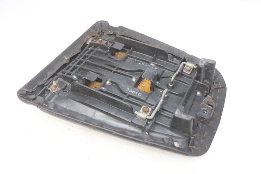 photo de TYŁOWE SIEDZENIE HONDA CBR RR FIREBLADE 900 (1992 - 1994) - Zbliżenie komponentów