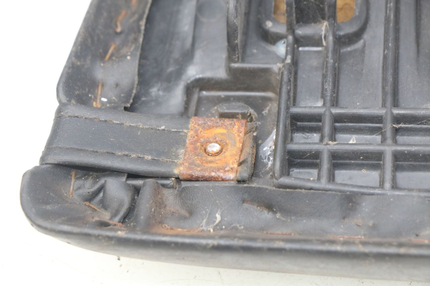 photo de TYŁOWE SIEDZENIE HONDA CBR RR FIREBLADE 900 (1992 - 1994) - Zoom stanu zużycia