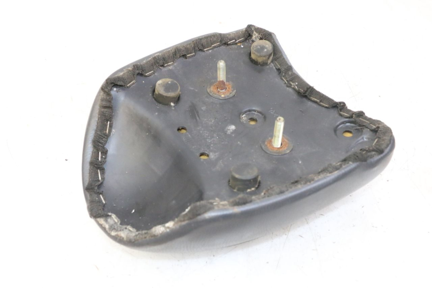 photo de TYŁ SIEDZENIA APRILIA CLASSIC 125 (1995 - 2001) - Zoom stanu zużycia