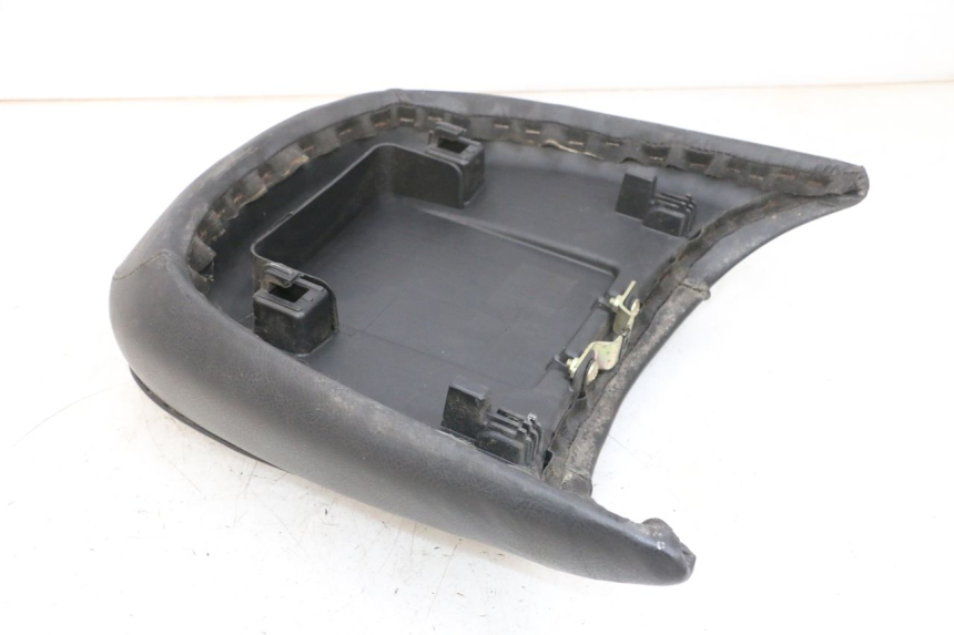 photo de TYŁ SIEDZENIA PEUGEOT DJANGO 4T 50 (2014 - 2019) - Zoom stanu zużycia