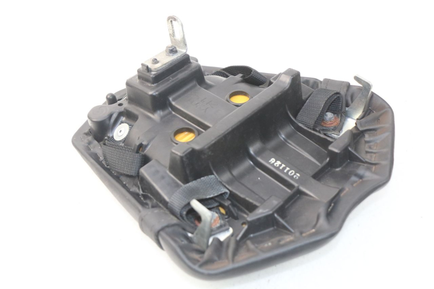 photo de TYŁ SIEDZENIA YAMAHA FZ8 800 (2010 - 2016) - Zbliżenie techniczne