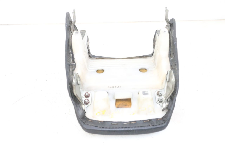 photo de TYŁ SIEDZENIA KAWASAKI GPX R WARBIRD 600 (1988 - 1993) - Zbliżenie techniczne