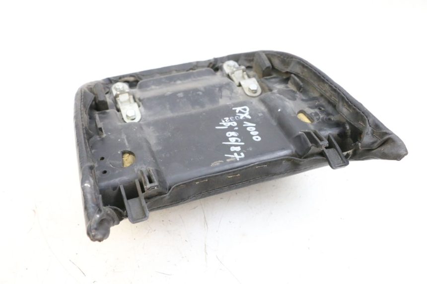 photo de TYLNE SIEDZENIE KAWASAKI GPZ RX 1000 (1986 - 1988) - Zoom stanu zużycia