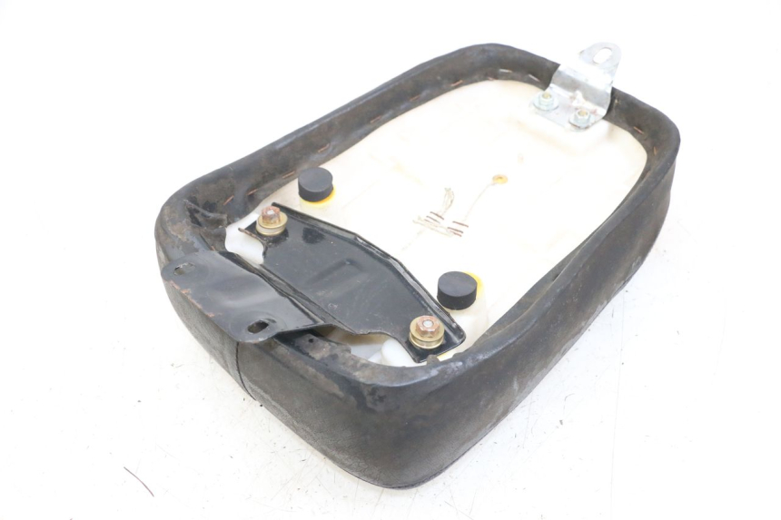 photo de TYŁ SIEDZENIA JINLUN JL HIGHLANDER 125 (2007 - 2015) - Inny kąt widzenia