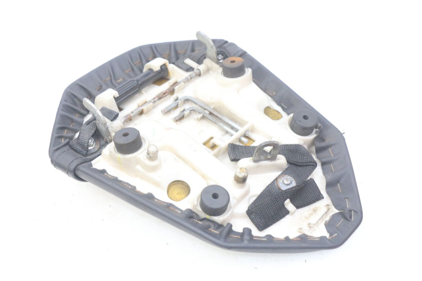 photo de TYŁ SIEDZENIA YAMAHA MT-07 MT07 ABS 700 (2014 - 2017) - Zbliżenie techniczne