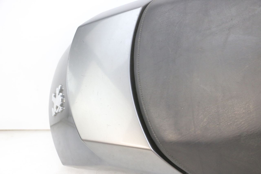 photo de SIEDZENIE TYLNE PEUGEOT SATELIS 125 (2010 - 2012) - Zbliżenie komponentów