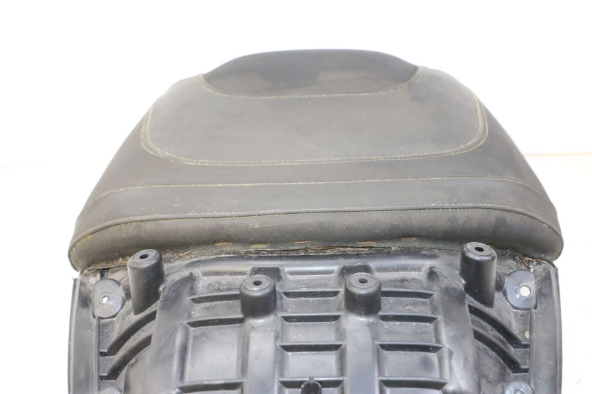 photo de TYŁ SIEDZENIA PEUGEOT SATELIS 125 (2013 - 2018) - Zbliżenie komponentów