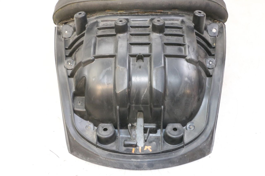 photo de TYŁ SIEDZENIA PEUGEOT SATELIS 125 (2013 - 2018) - Widok z bliska