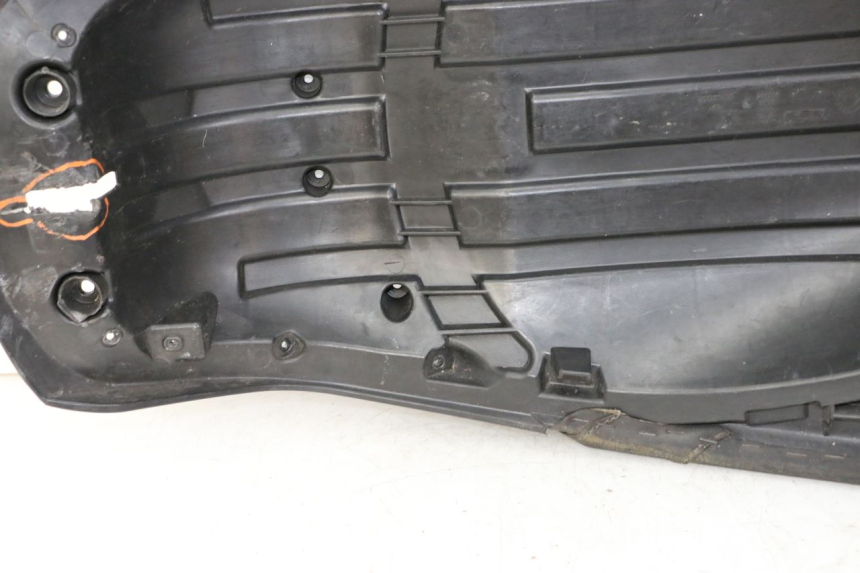 photo de TYŁ SIEDZENIA PEUGEOT SATELIS 125 (2013 - 2018) - Stan powierzchni