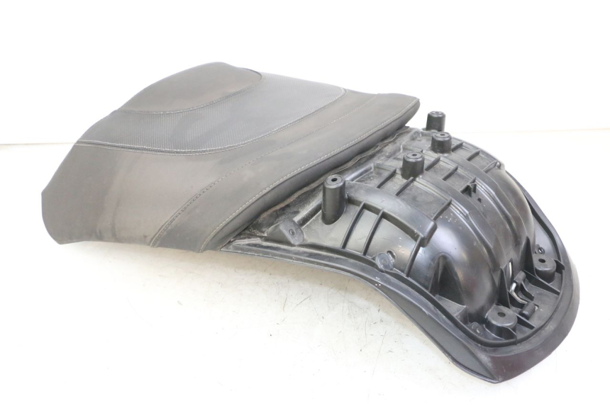 photo de TYŁ SIEDZENIA PEUGEOT SATELIS 125 (2013 - 2018) - Szczegóły charakterystyczne