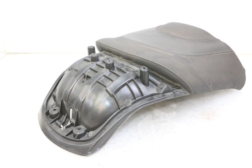 photo de TYŁ SIEDZENIA PEUGEOT SATELIS 125 (2013 - 2018) - Zbliżenie komponentów