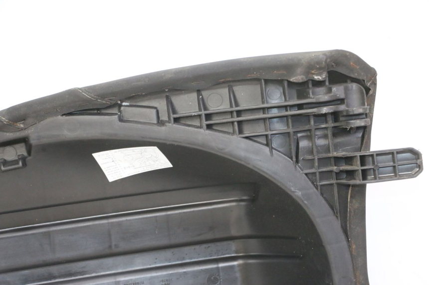 photo de TYŁ SIEDZENIA PEUGEOT SATELIS 125 (2013 - 2018) - Widok ogólny