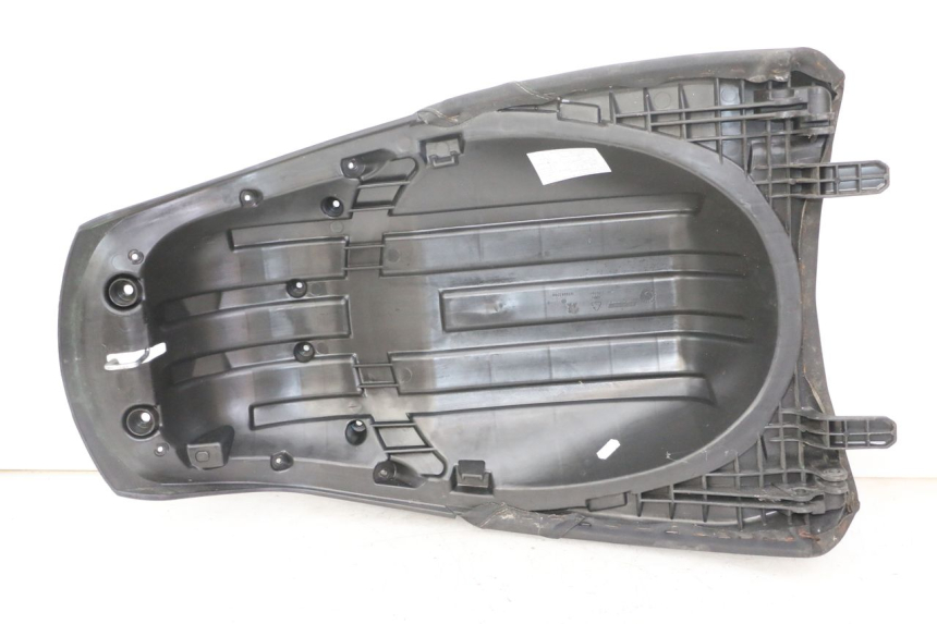 photo de TYŁ SIEDZENIA PEUGEOT SATELIS 125 (2013 - 2018) - Punkty mocowania