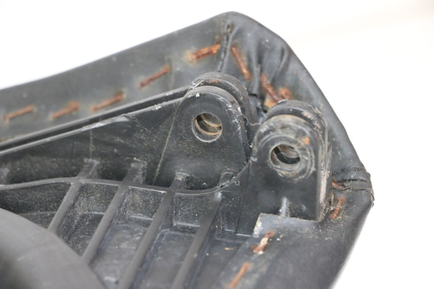 photo de TYŁ SIEDZENIA PEUGEOT SATELIS COMPRESSOR K15 125 (2006 - 2009) - Zoom stanu zużycia