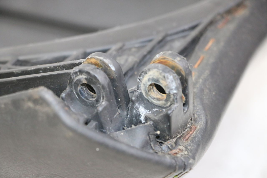 photo de TYŁ SIEDZENIA PEUGEOT SATELIS COMPRESSOR K15 125 (2006 - 2009) - Inny kąt widzenia