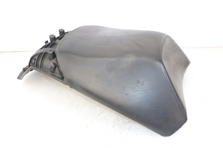 photo de TYŁ SIEDZENIA PEUGEOT SATELIS COMPRESSOR K15 125 (2006 - 2009) - Oznaczenia i referencje