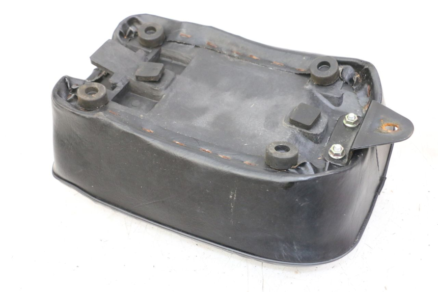 photo de TYŁ SIEDZENIA REGAL RAPTOR RAXTER 2 125 (2007 - 2015) - Zoom stanu zużycia