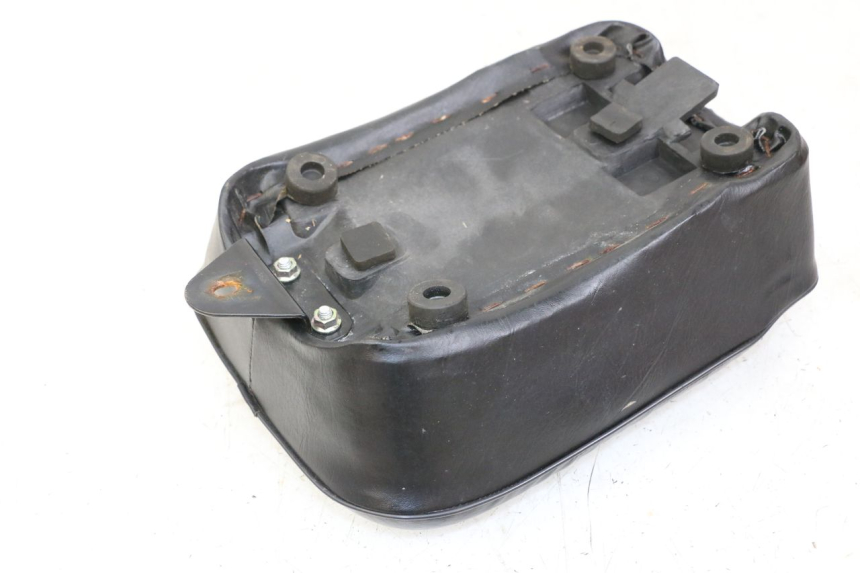 photo de TYŁ SIEDZENIA REGAL RAPTOR RAXTER 2 125 (2007 - 2015) - Inny kąt widzenia