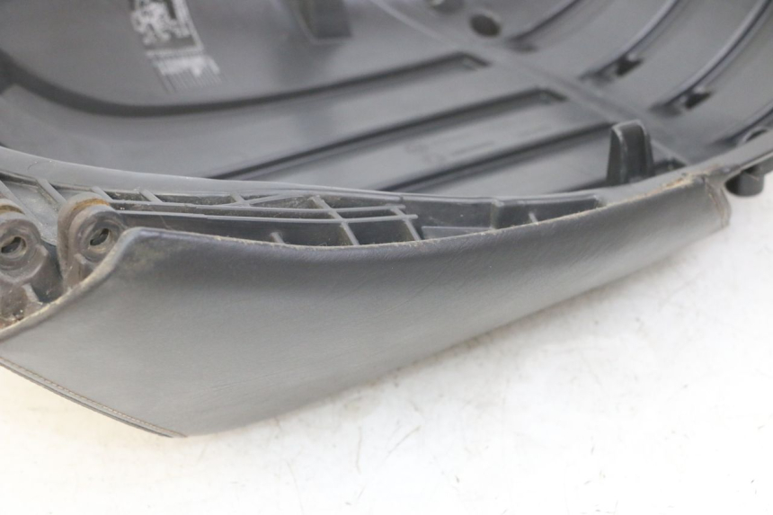 photo de TYŁ SIEDZENIA PEUGEOT SATELIS COMPRESSOR K15 125 (2006 - 2009) - Widok ogólny