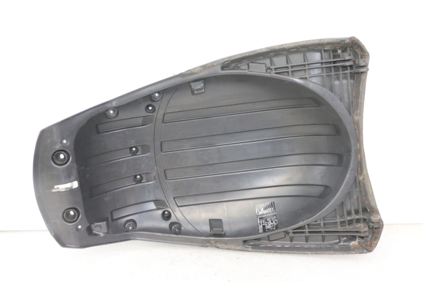 photo de TYŁ SIEDZENIA PEUGEOT SATELIS COMPRESSOR K15 125 (2006 - 2009) - Oznaczenia i referencje