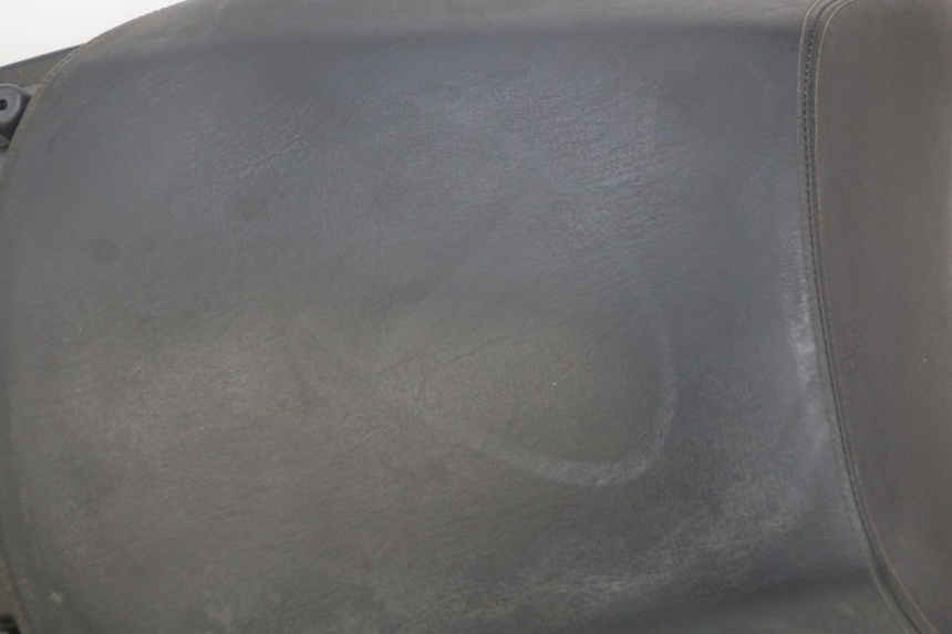 photo de SIEDZENIE TYLNE PEUGEOT SATELIS 125 (2010 - 2012) - Zbliżenie komponentów