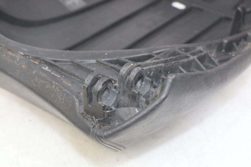 photo de SIEDZENIE TYLNE PEUGEOT SATELIS 125 (2010 - 2012) - Inny kąt widzenia