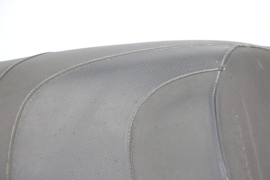 photo de TYŁ SIEDZENIA PEUGEOT SATELIS 125 (2013 - 2018) - Szczegóły charakterystyczne