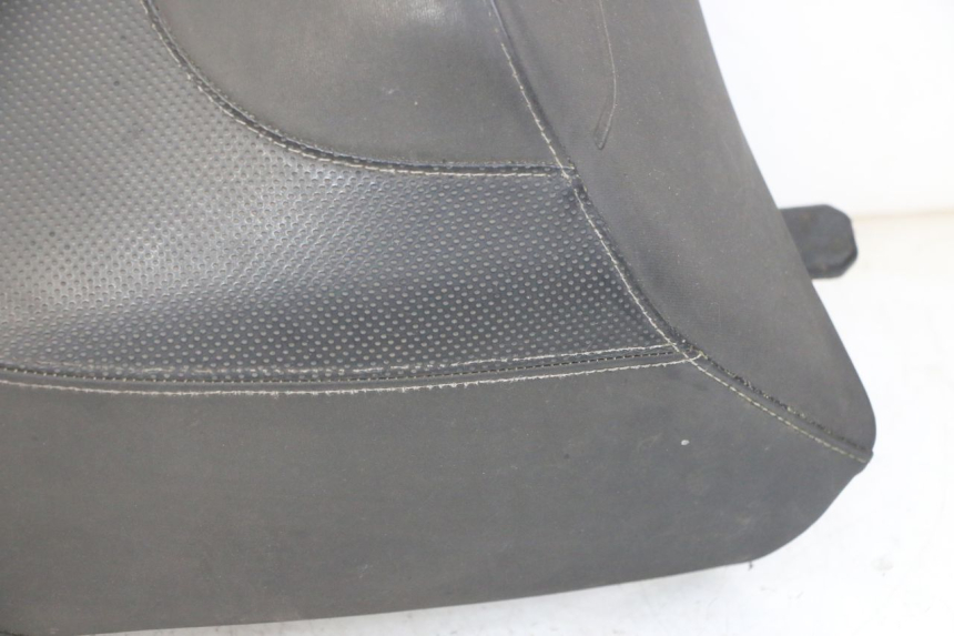 photo de TYŁ SIEDZENIA PEUGEOT SATELIS 125 (2013 - 2018) - Widok z bliska