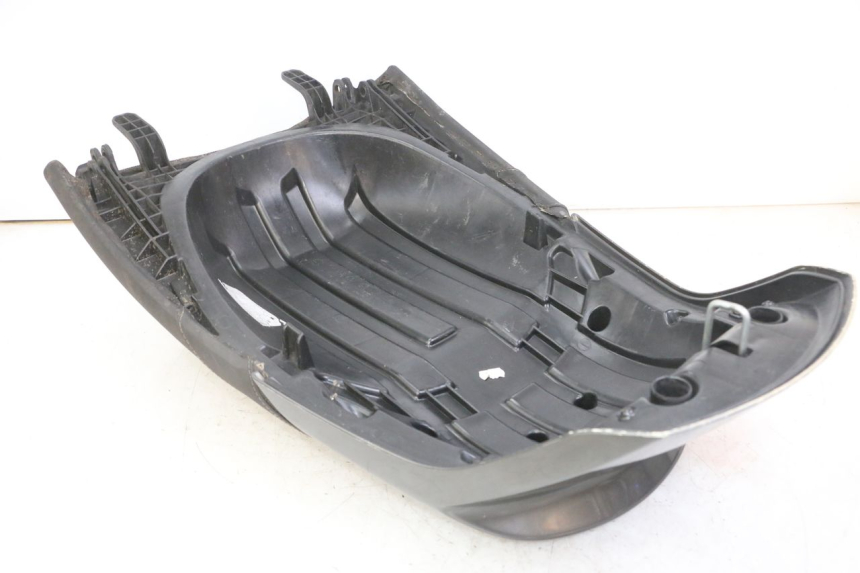 photo de TYŁ SIEDZENIA PEUGEOT SATELIS 125 (2013 - 2018) - Zoom stanu zużycia