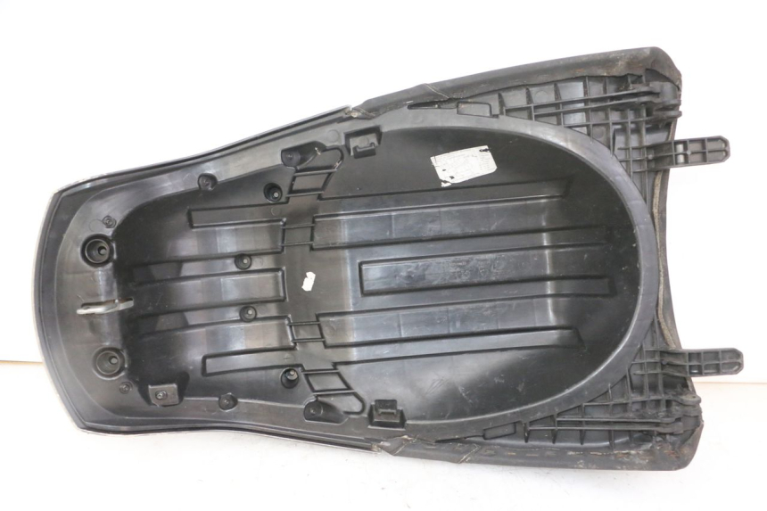 photo de TYŁ SIEDZENIA PEUGEOT SATELIS 125 (2013 - 2018) - Zbliżenie techniczne